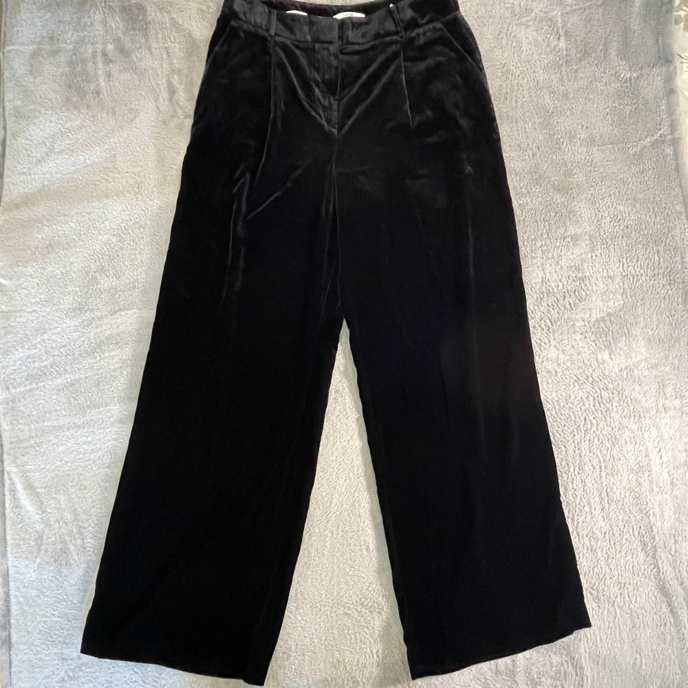 LOFT Black‎ Velvet Wide Leg Cropped Pants Pleated High Rise NWT Size 12